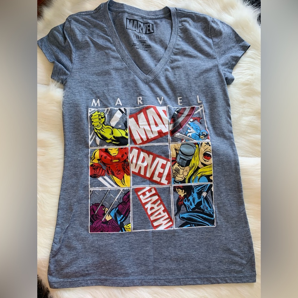 MARVEL Girls Vneck Tshirt SIZE L